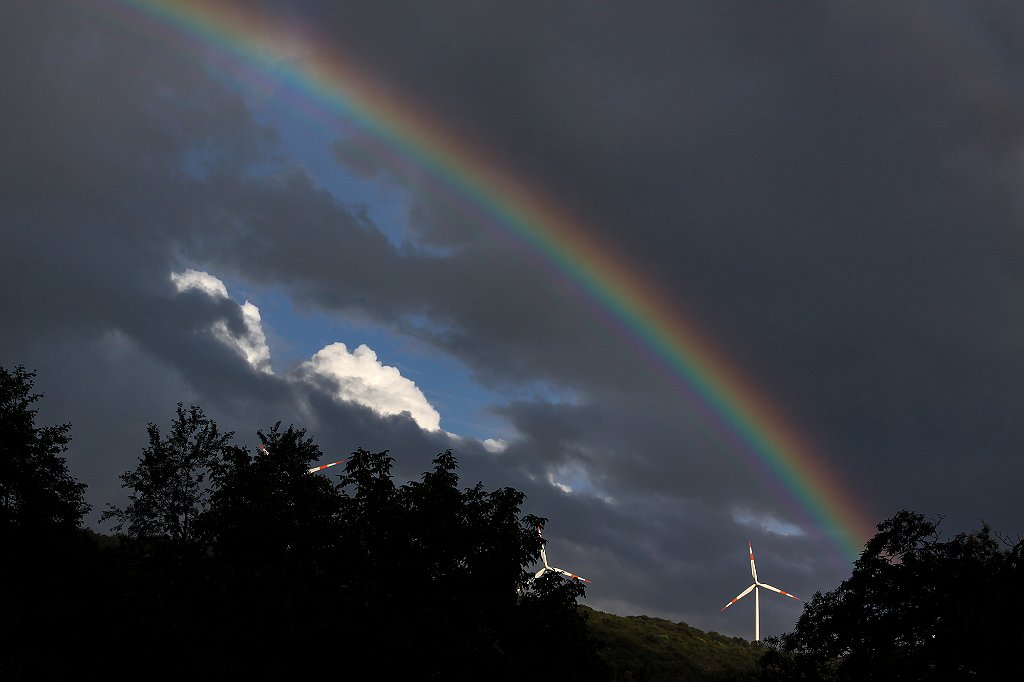 OLIVERI BRUNO-TEMA B- Eolico e arcobaleno.jpg